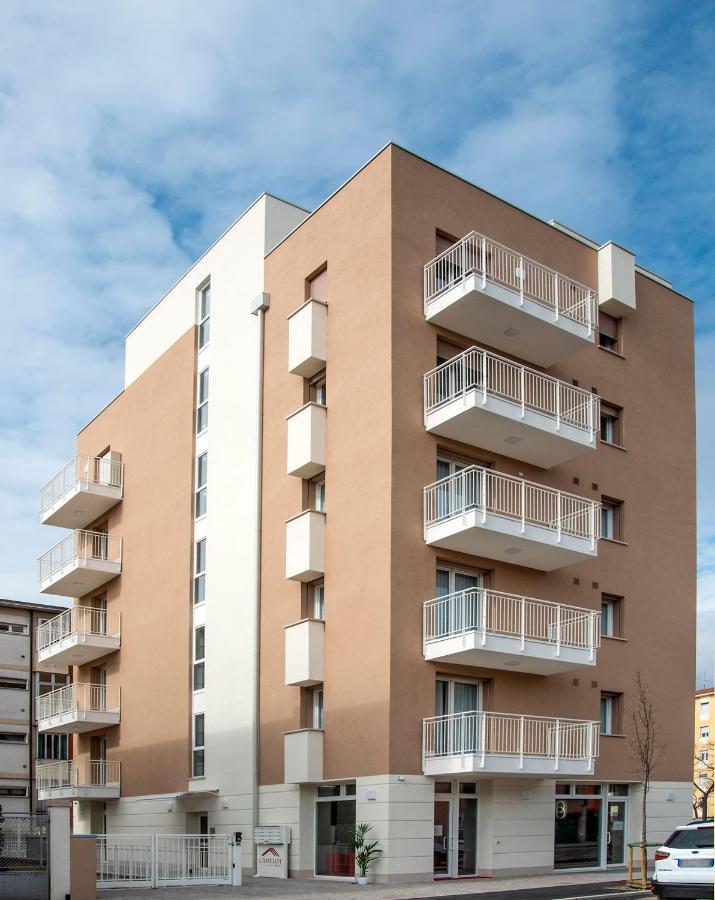 Camelot Red - Appartamenti Verona Eksteriør billede